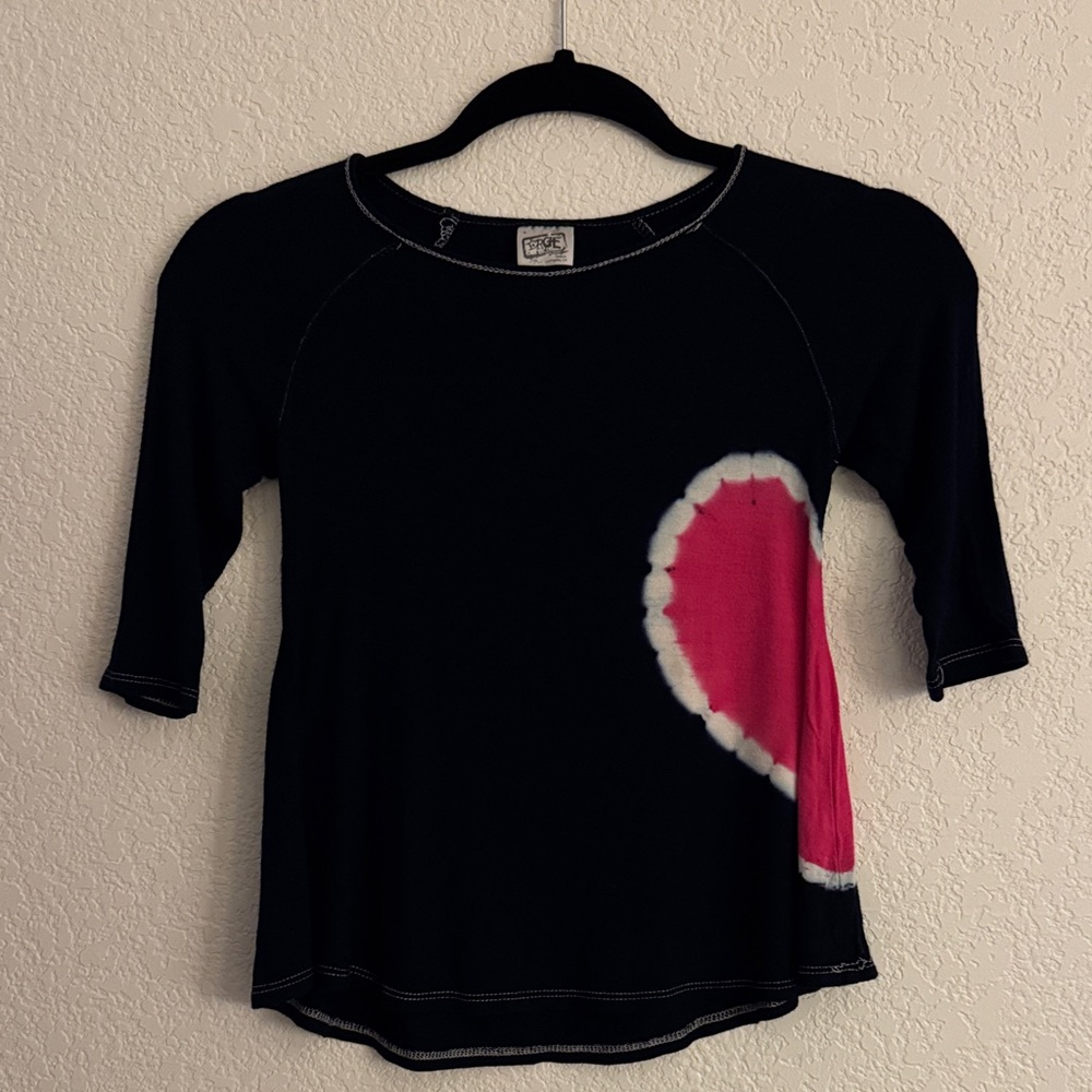 Erge Black Top with Pink Accent